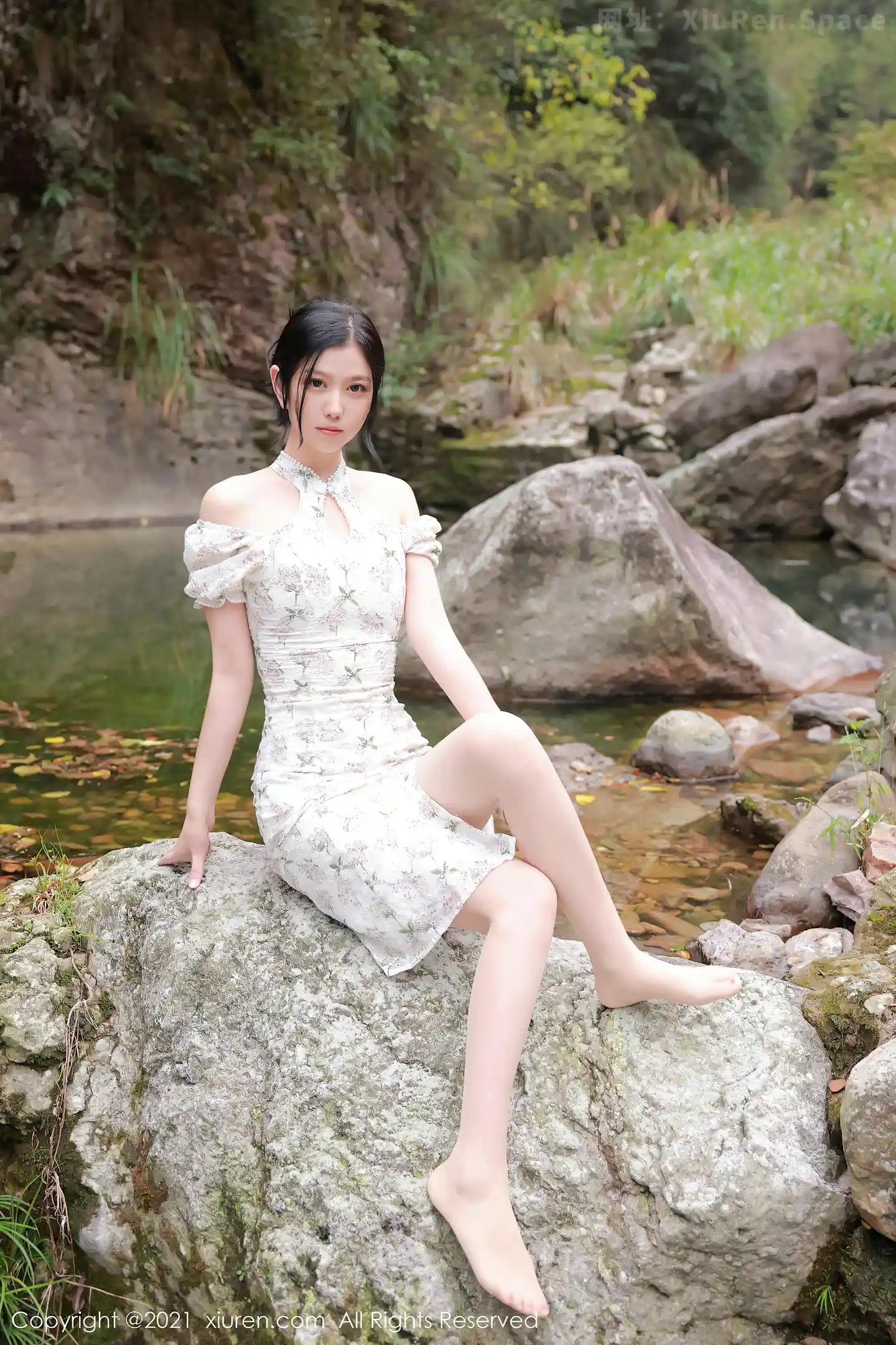 图片[2]-[XiuRen秀人网]VOL.4229 模特李雅柔大理旅拍户外山间性感服饰配肉丝裤袜撩人诱惑写真48P-秀人网官方网站